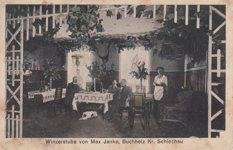 Pokój winnicy Maxa Janke
Winnica była integralną częścią restauracji, która znajdowała się w obecnej świetlicy wiejskiej. To jest to samo pomieszczenie co na zdjęciu nr 4.
Słowa kluczowe: Bukowo, buchholz, schlochau, maxjanke, buchholz kreis schlochau, buchholz, bukowo, schlochau, historia, człuchów, dorf, garden, rose, widok, ogród, stare